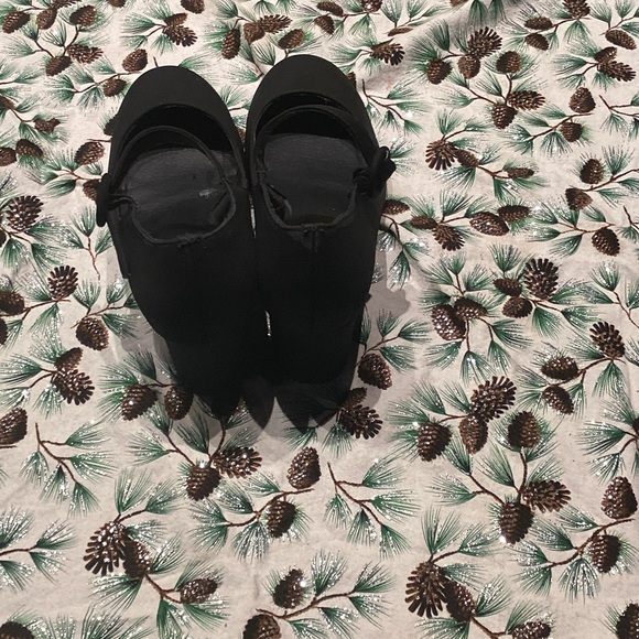 Elegant Black Women's Heels - Picture 5 of 6